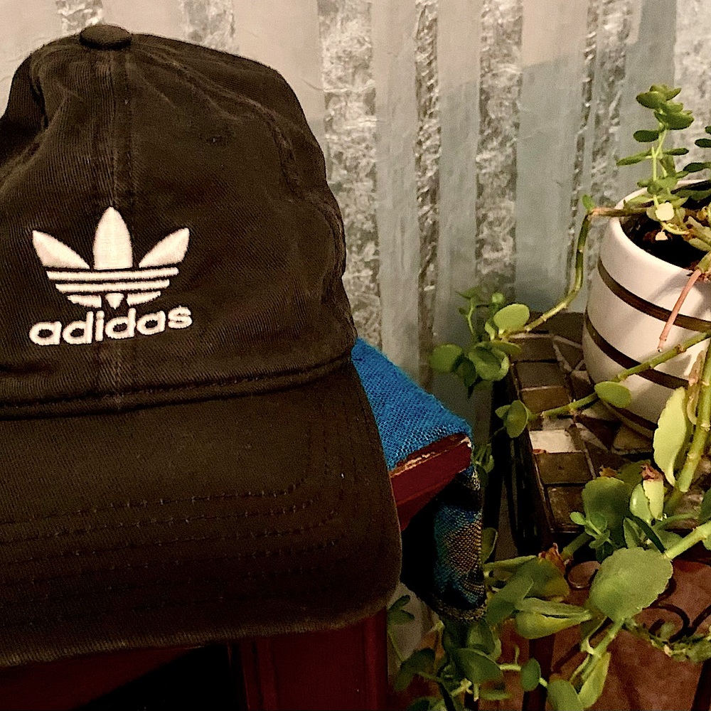 Unisex Adidas white logo hat.